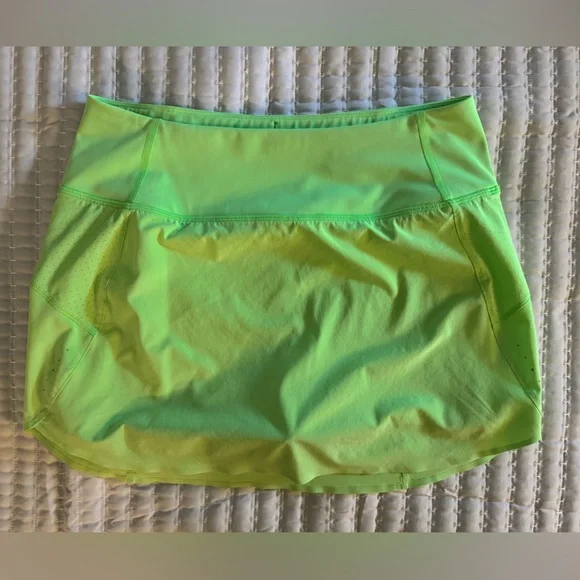 Athleta Run With It skirt - Neon Green! Excellent condition. Size Small. - Picture 4 of 9